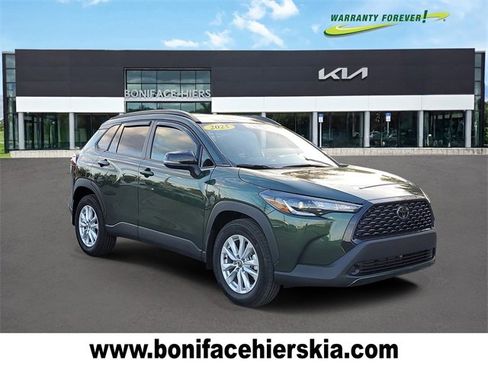 Used 2025 Toyota Corolla Cross LE image 1