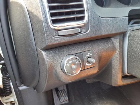 Used 2011 GMC Acadia SLE image 16