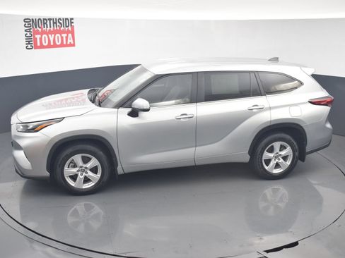 Used 2023 Toyota Highlander LE AWD/4WD image 21