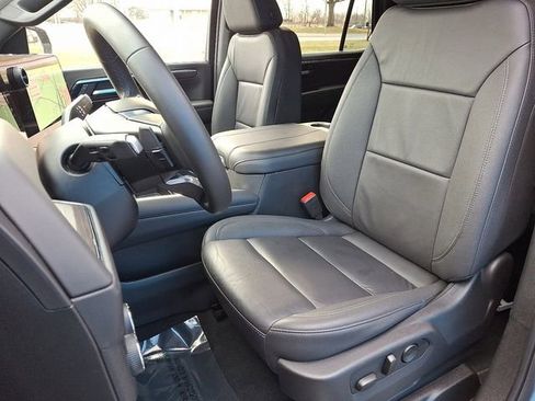 Used 2025 Chevrolet Tahoe LT image 15