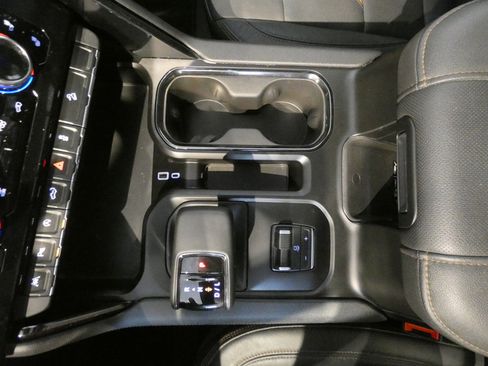 Used 2024 GMC Sierra 1500 AT4 w/ AT4 Preferred Package image 19