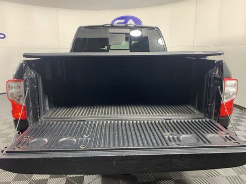 Used 2017 Nissan Titan SV image 34