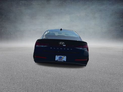 Used 2025 Hyundai Elantra Sport FWD image 21