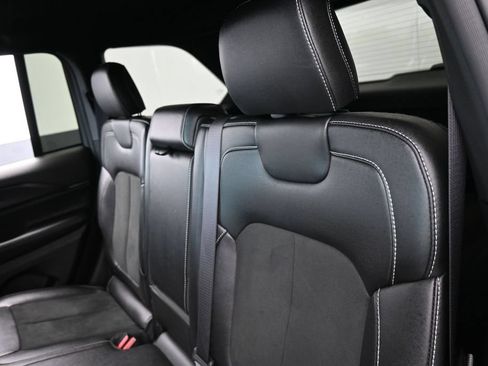Used 2024 Jeep Grand Cherokee Altitude RWD image 31