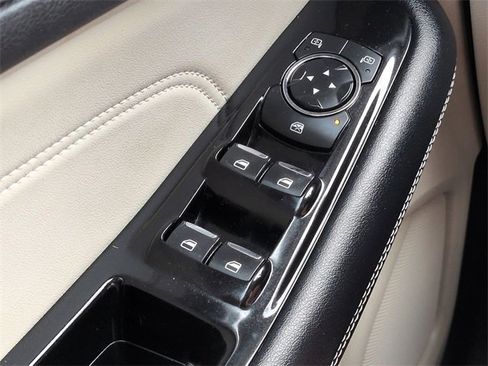 Used 2020 Ford Edge Titanium image 23