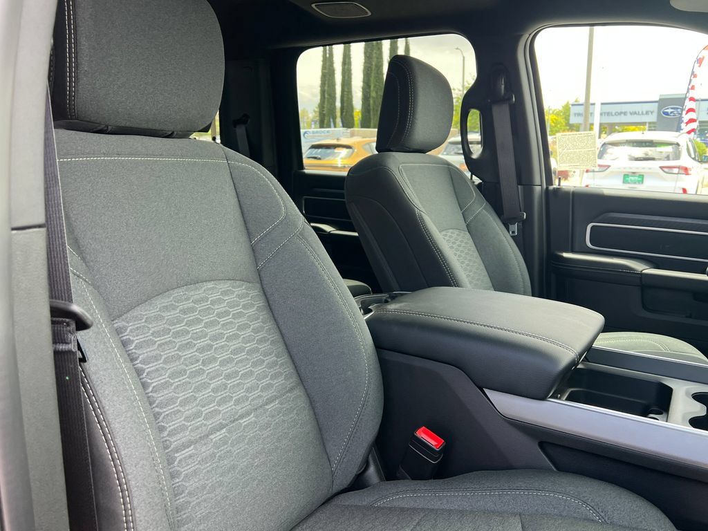 New 2026 RAM 3500 Big Horn AWD/4WD image 15