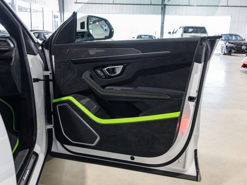 Used 2024 Lamborghini Urus Performante image 15