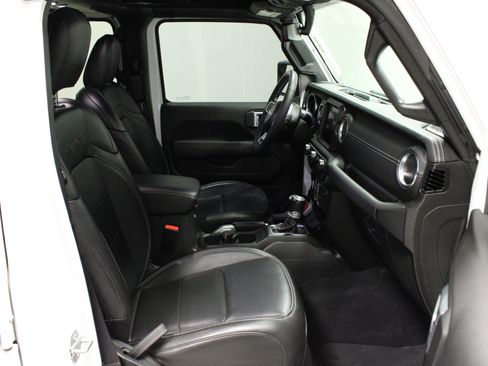 Used 2023 Jeep Wrangler Sahara image 14