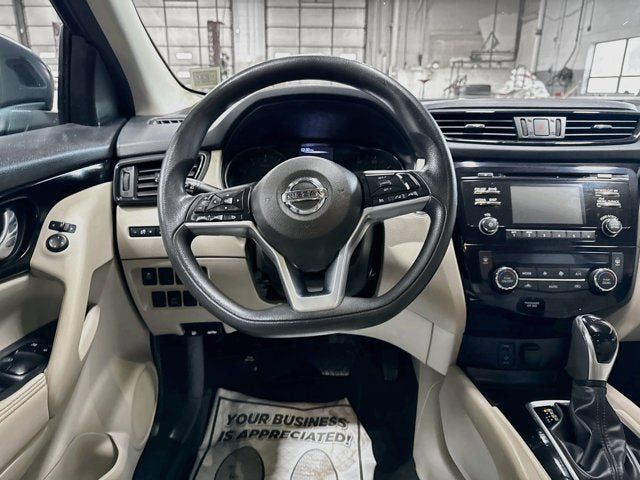 Used 2018 Nissan Rogue Sport SV AWD/4WD image 15