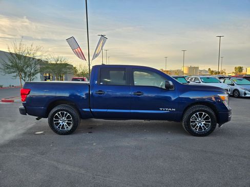 Used 2023 Nissan Titan SV image 6