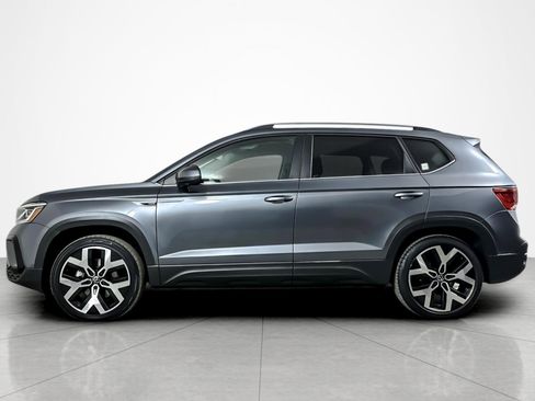 Used 2022 Volkswagen Taos SEL w/ Panoramic Sunroof Package image 2