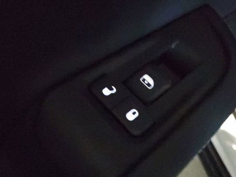 Used 2025 Jeep Grand Cherokee Laredo X image 17