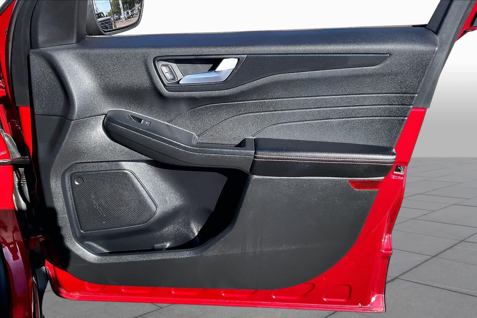 Used 2025 Ford Escape ST-Line FWD image 22