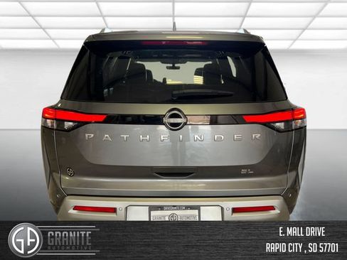 Used 2025 Nissan Pathfinder SL FWD image 4