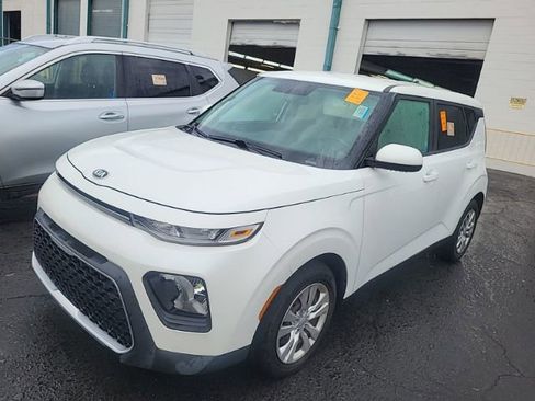 Used 2021 Kia Soul LX FWD image 2