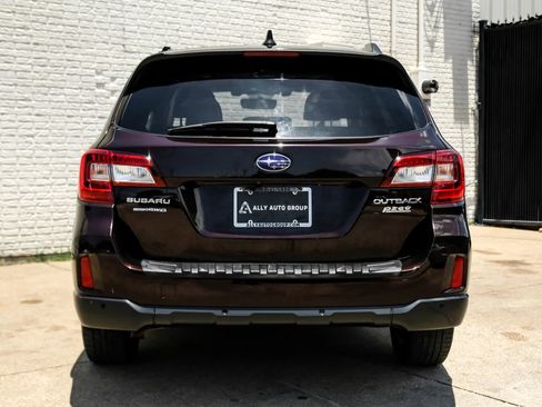 Used 2017 Subaru Outback 2.5i Touring AWD/4WD image 9