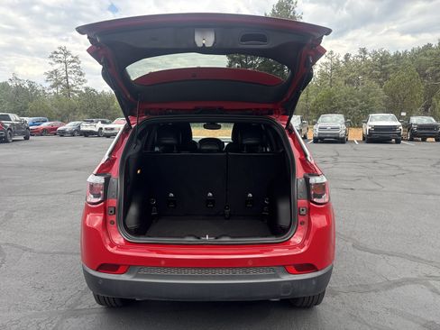 Used 2023 Jeep Compass Latitude AWD/4WD image 9