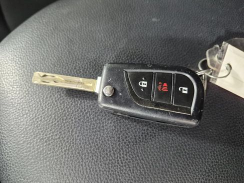 Used 2024 Toyota RAV4 LE AWD/4WD image 31