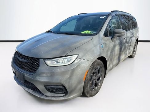 Used 2021 Chrysler Pacifica Touring-L w/ S Appearance Package image 3