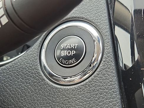 Used 2020 Nissan Rogue Sport SV FWD image 21