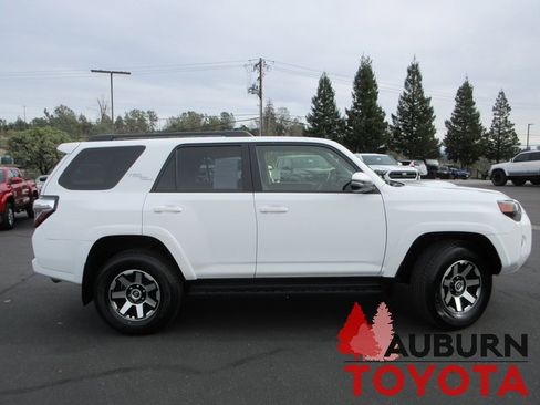 Used 2024 Toyota 4Runner TRD Off-Road Premium image 3