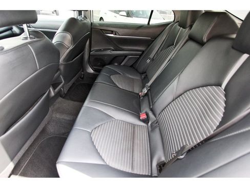 Used 2020 Toyota Camry SE FWD image 7
