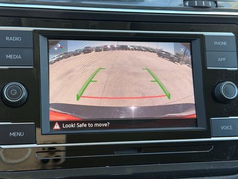 Used 2022 Volkswagen Tiguan S image 9