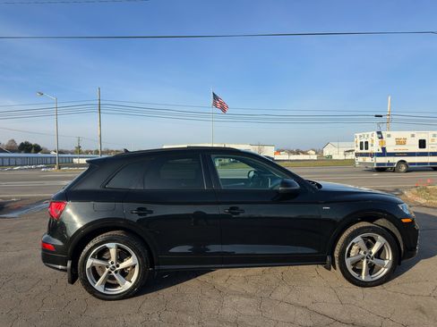 Used 2020 Audi Q5 2.0T Titanium Premium Plus w/ Premium Plus Package image 14