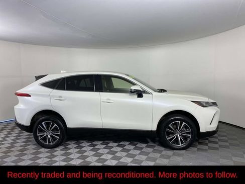 Used 2021 Toyota Venza LE AWD/4WD image 9