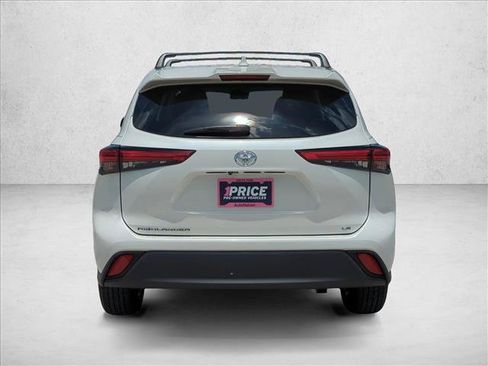 Used 2021 Toyota Highlander LE FWD image 7