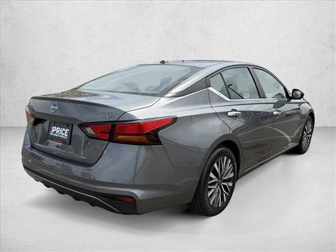 Used 2024 Nissan Altima 2.5 SV FWD image 5