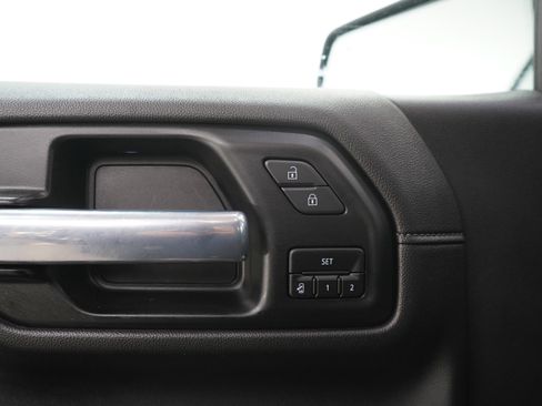 Used 2021 Chevrolet Silverado 1500 LTZ w/ LTZ Convenience Package II AWD/4WD image 18