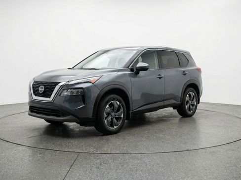Used 2025 Nissan Rogue SV image 3