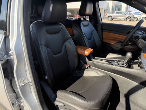 Certified 2025 Jeep Compass Limited AWD/4WD image 16