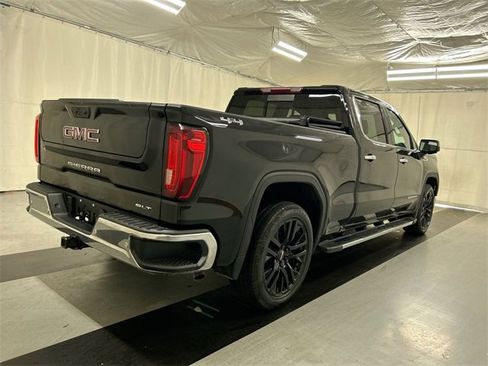Used 2022 GMC Sierra 1500 SLT w/ SLT Premium Plus Package image 2