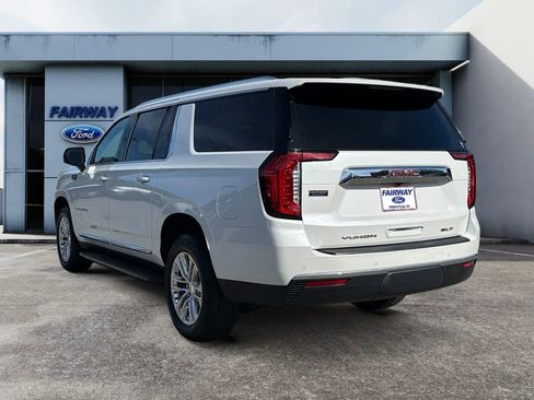Used 2022 GMC Yukon XL SLT w/ SLT Premium Package image 4