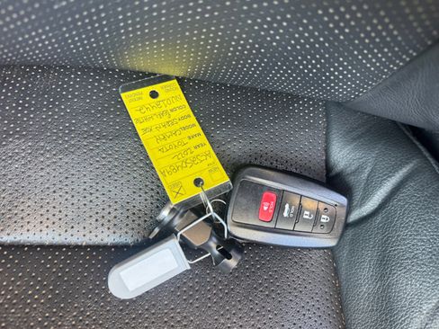 Used 2022 Toyota Camry XSE image 32