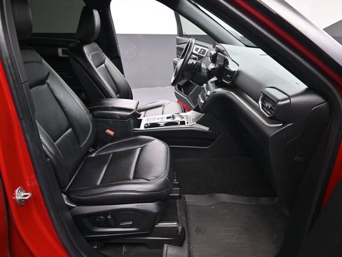 Used 2020 Ford Explorer XLT w/ Equipment Group 202A image 6