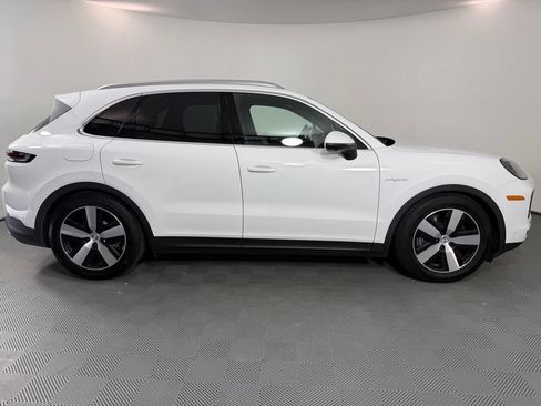 Certified 2026 Porsche Cayenne E-Hybrid AWD/4WD image 8