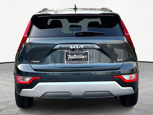 Used 2023 Kia Niro EX image 4