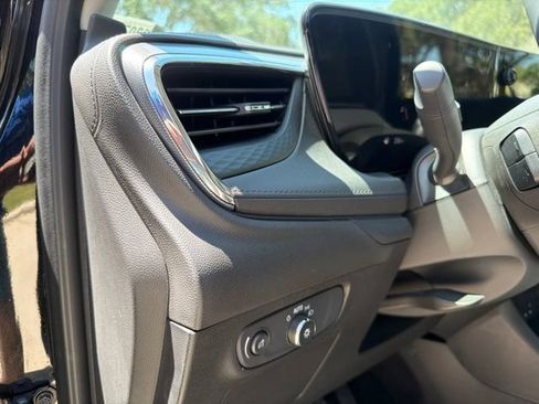 Used 2025 Buick Encore GX Preferred FWD image 19