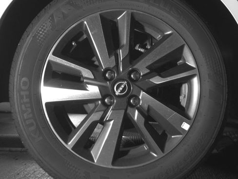 Used 2025 Nissan Versa SV image 15