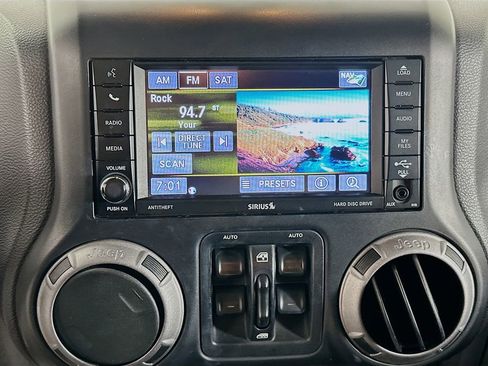 Used 2013 Jeep Wrangler Unlimited Sahara image 13