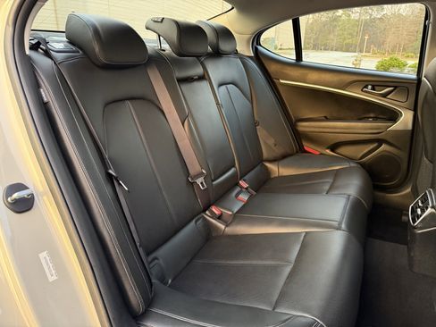 Used 2025 Genesis G70 2.5T image 39