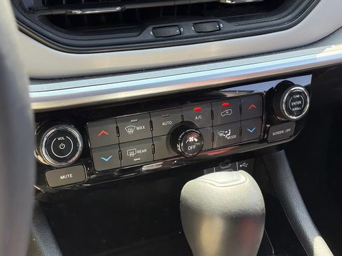 Used 2025 Jeep Compass Limited AWD/4WD image 8