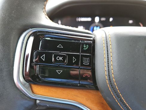 Used 2022 Jeep Grand Wagoneer Series III AWD/4WD image 26