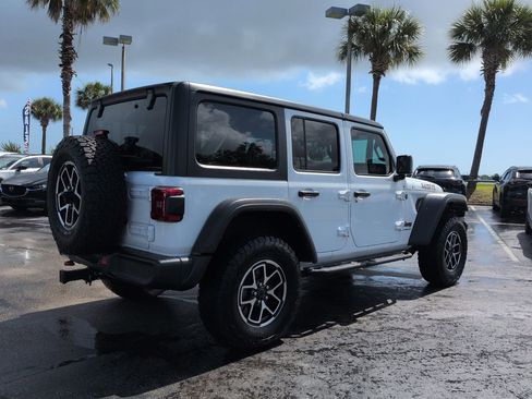Used 2024 Jeep Wrangler Unlimited Rubicon w/ Technology Group AWD/4WD image 4