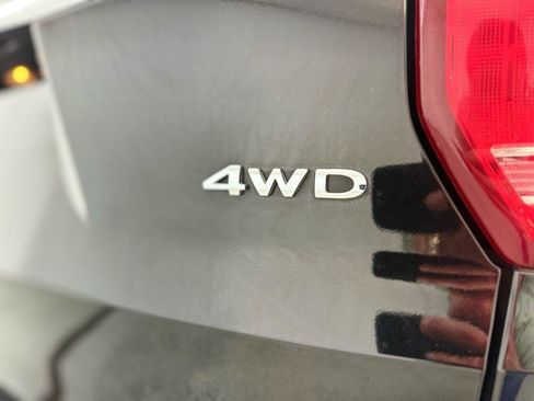 Used 2019 Ford Explorer XLT w/ Equipment Group 202A AWD/4WD image 40