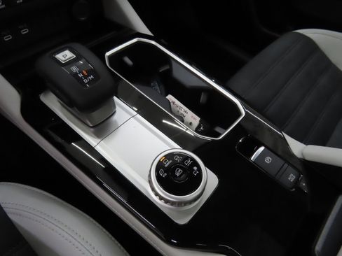 New 2025 Mitsubishi Outlander SE image 15