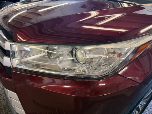 Used 2018 Toyota Highlander XLE AWD/4WD image 30